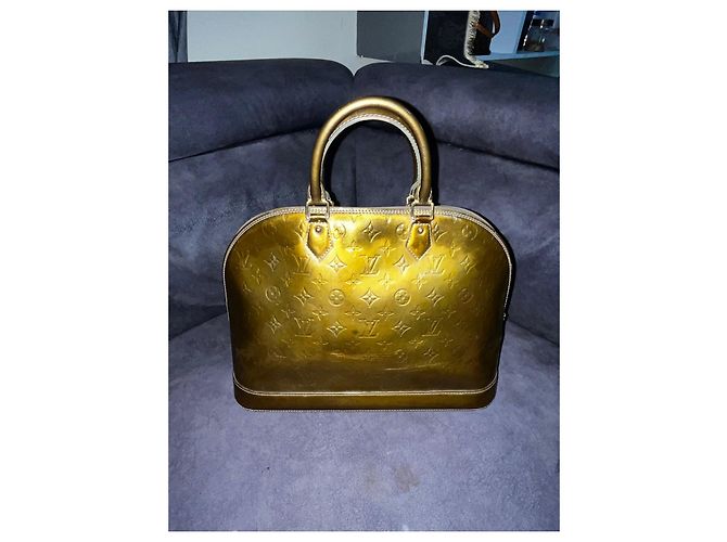 Borsa Louis Vuitton Alma Monogram Vernis Dorata D'oro - vista 2