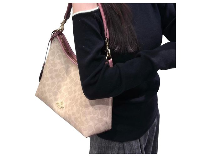 Borsa a spalla Coach Laurel in tela Signature con charm a cuore Beige - vista 6