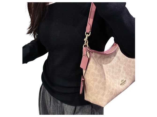 Borsa a spalla Coach Laurel in tela Signature con charm a cuore Beige - vista 7