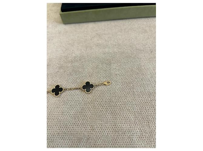 Van Cleef & Arpels Bracciale Vintage Alhambra 5 Motifs Oro Giallo e Onice D'oro - vista 3