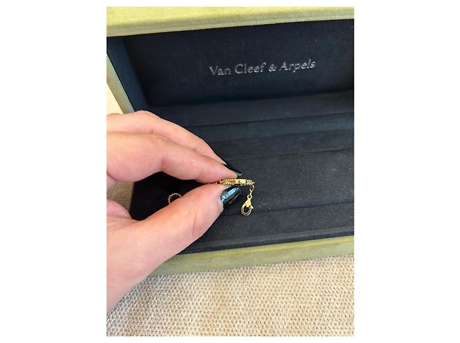 Van Cleef & Arpels Bracciale Vintage Alhambra 5 Motifs Oro Giallo e Onice D'oro - vista 4