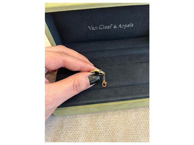 Van Cleef & Arpels Bracciale Vintage Alhambra 5 Motifs Oro Giallo e Onice D'oro - vista 6