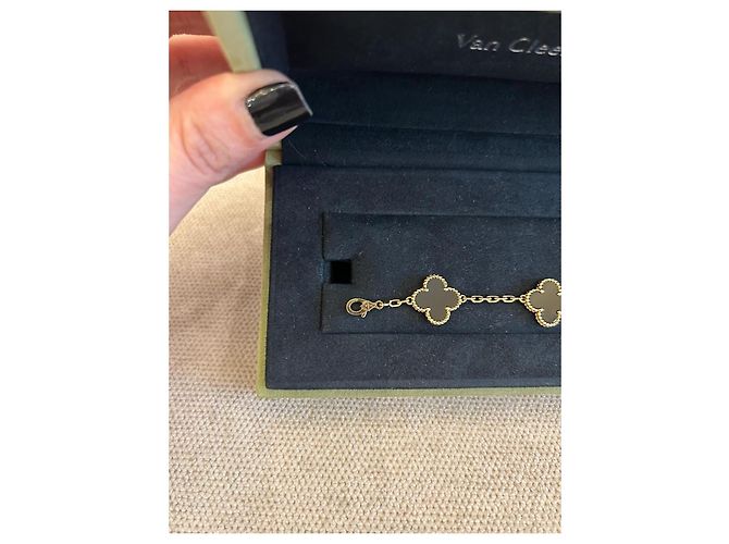 Van Cleef & Arpels Bracciale Vintage Alhambra 5 Motifs Oro Giallo e Onice D'oro - vista 7
