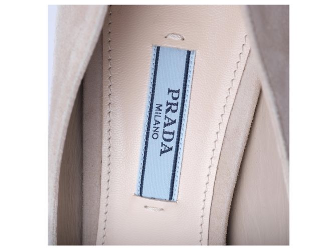 Pumps in suede con tagli a onda di Prada Carne - vista 4