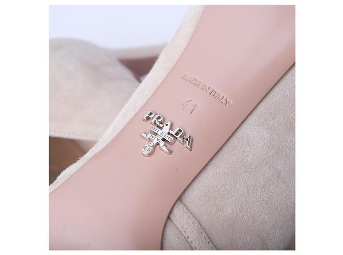 Pumps in suede con tagli a onda di Prada Carne - vista 6