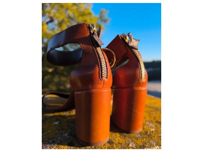 Louis Vuitton Sandali con Tacco Monogram Marrone - vista 7