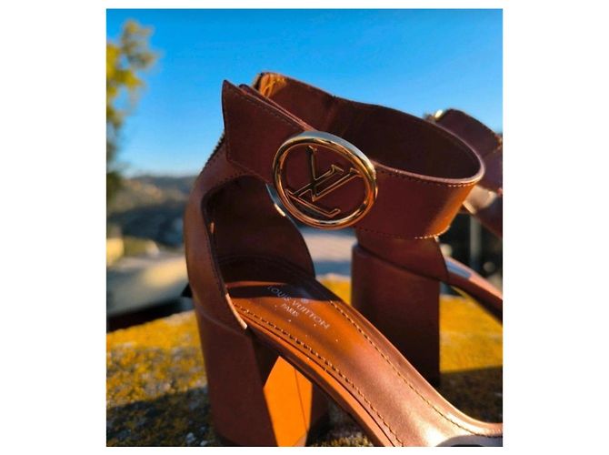 Louis Vuitton Sandali con Tacco Monogram Marrone - vista 9