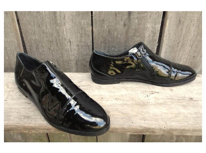 Autre Marque Sapatos Derby em couro envernizado Virreina 1958 Preto - vista 2