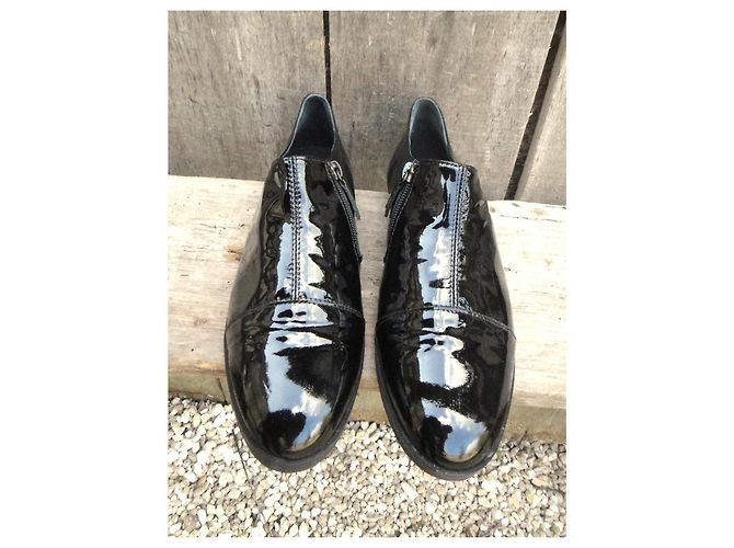 Autre Marque Sapatos Derby em couro envernizado Virreina 1958 Preto - vista 3