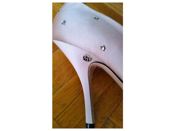 Gucci Satin-Pumps in Rosa mit Kristallsternen Pink - Ansicht 9