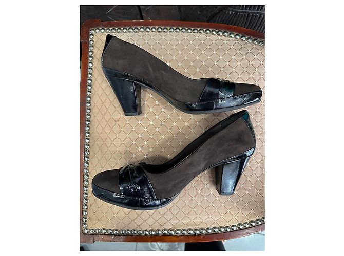 Clarks Artisan Décolleté in Camoscio Marrone e Vernice Nera Nero - vista 2