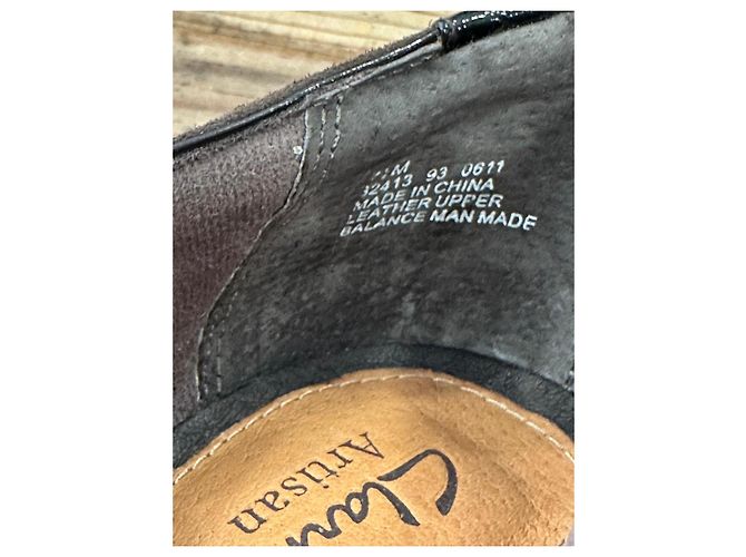 Clarks Artisan Décolleté in Camoscio Marrone e Vernice Nera Nero - vista 7
