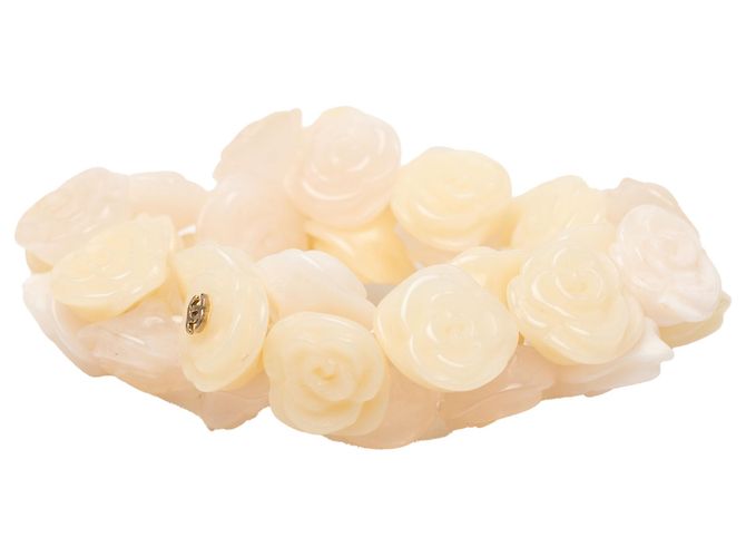 Bracciale Camelia in Resina CC Beige di Chanel - vista 2
