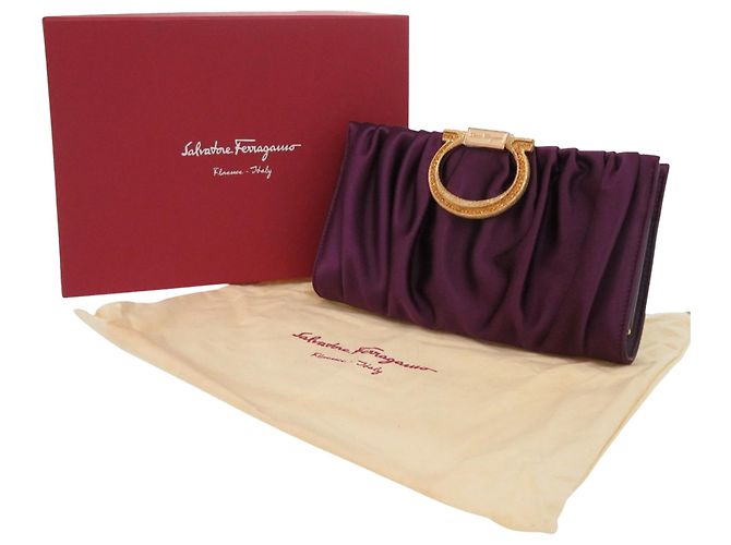 Salvatore Ferragamo Clutch Gancini in satin viola con catena Ferragamo Porpora Viola scuro - vista 12
