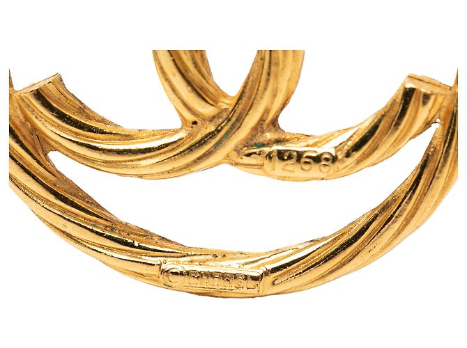 Spilla rotonda placcata oro CC di Chanel D'oro - vista 4