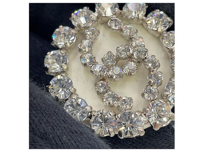 Timeless Chanel Silberbrosche mit Strass - Ansicht 6