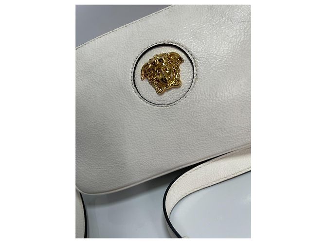 Borsa a tracolla in pelle Versace Medusa - Crema Crudo - vista 2
