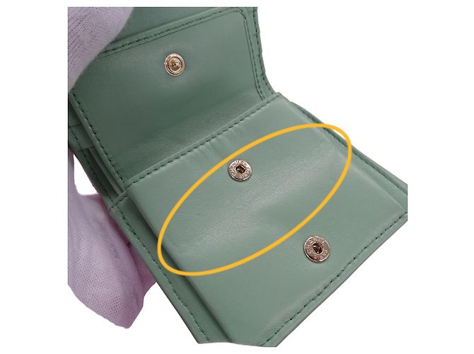 Billetera bi-fold Chanel en piel de ternera granulada Rosa Verde - vista 10