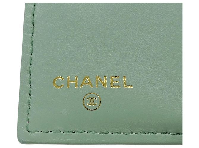 Billetera bi-fold Chanel en piel de ternera granulada Rosa Verde - vista 6