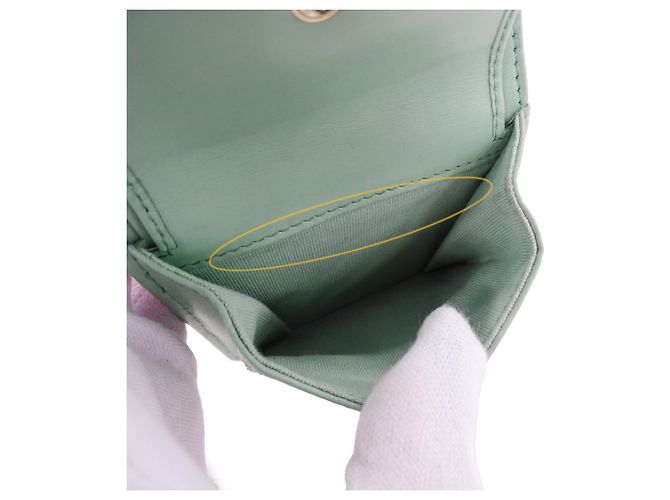 Billetera bi-fold Chanel en piel de ternera granulada Rosa Verde - vista 7