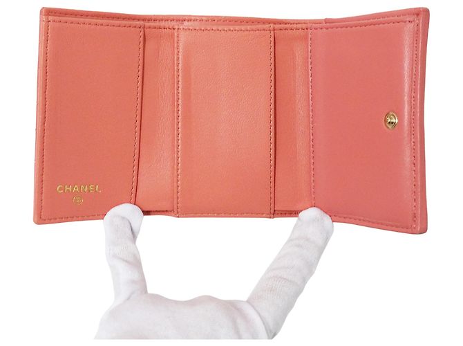 Billetera de tres pliegues para mujeres Chanel Matelassé Rosa - vista 4