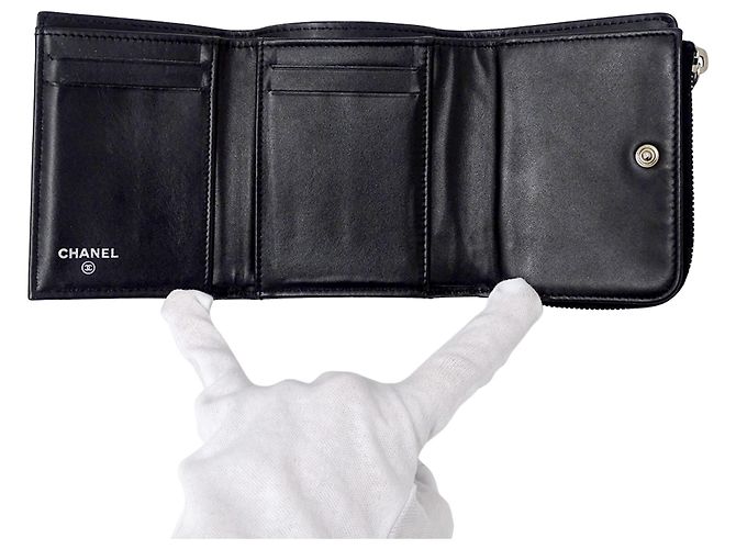 Portafoglio tri-fold da donna Chanel Matelassé Nero - vista 4