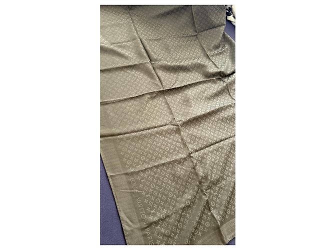 Louis Vuitton Monogram Classic Tuch Khaki - Ansicht 3