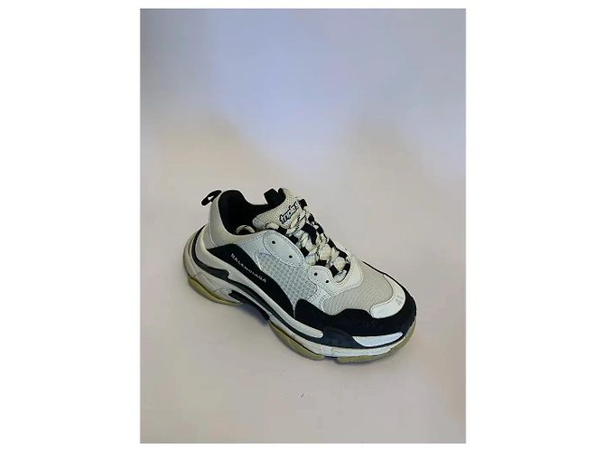 Sneakers Balenciaga Triple S Bianco e Nero - vista 2