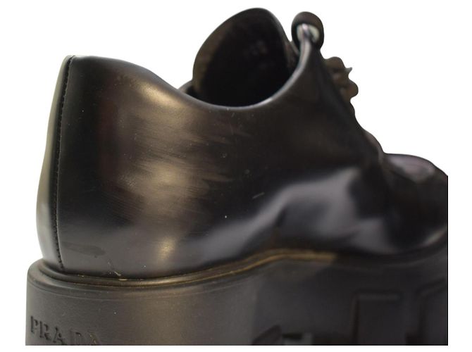 Prada Monolith Scarpe Derby in Pelle Spazzolata - Nero - vista 13