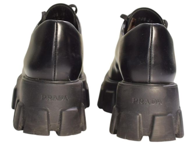 Prada Monolith Scarpe Derby in Pelle Spazzolata - Nero - vista 5