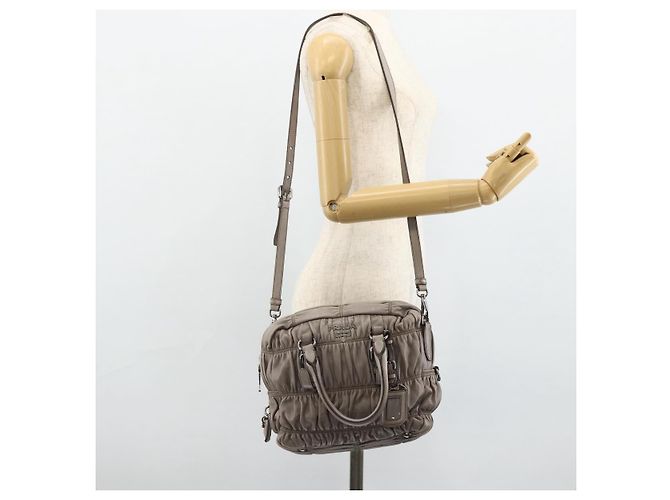 PRADA Geraffte Handtasche aus Leder 2-Wege Grau Silber Auth 178080A Braun - Ansicht 27