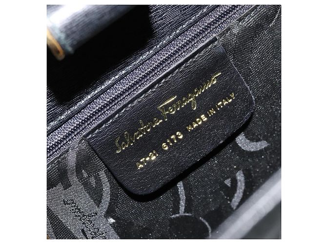 Borsa a spalla con catena Salvatore Ferragamo in pelle nera e oro Auth 177335A Nero D'oro - vista 15