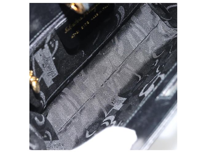 Borsa a spalla con catena Salvatore Ferragamo in pelle nera e oro Auth 177335A Nero D'oro - vista 16