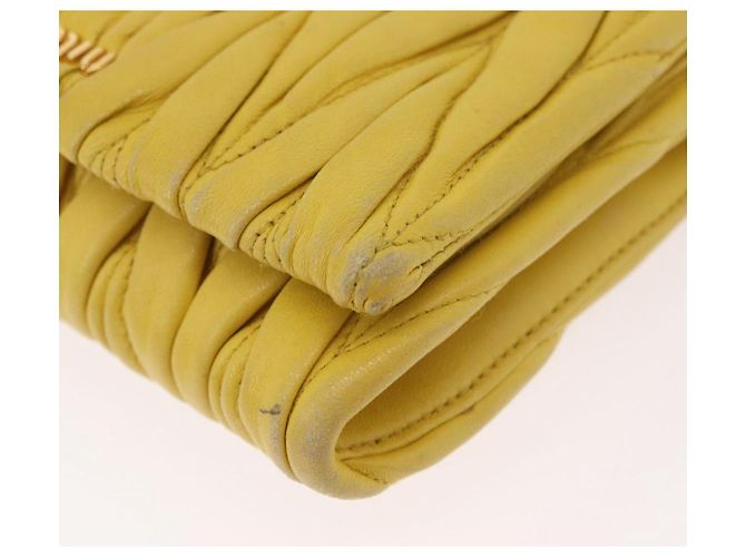 Bolso de hombro de cuero Matelassé Miu Miu con cadena, dorado amarillo, Auth 178934A - vista 14