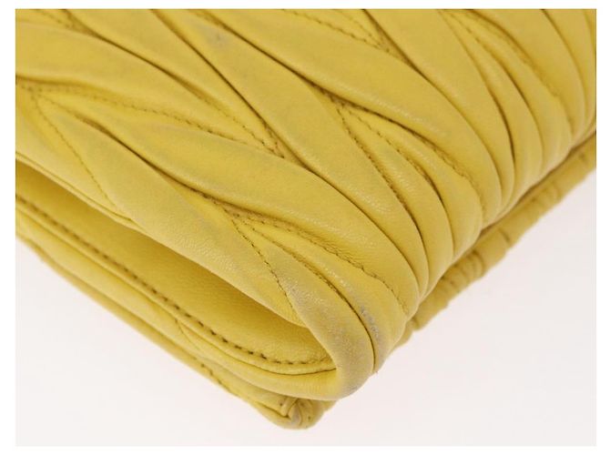 Bolso de hombro de cuero Matelassé Miu Miu con cadena, dorado amarillo, Auth 178934A - vista 15