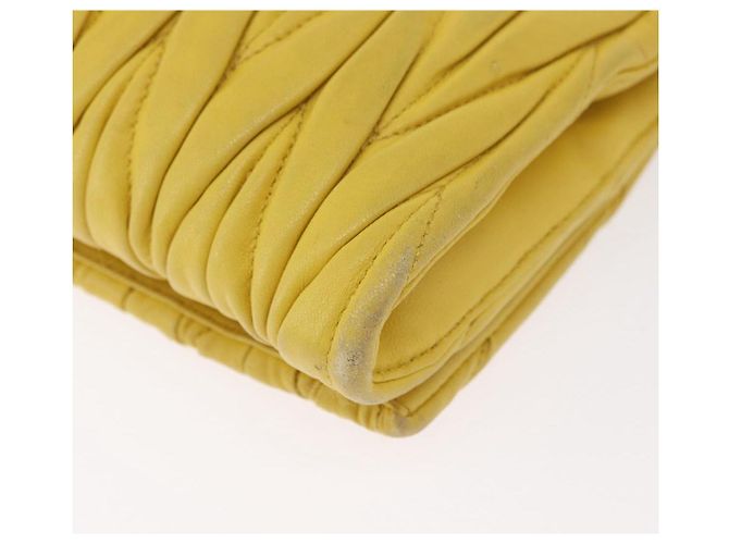 Bolso de hombro de cuero Matelassé Miu Miu con cadena, dorado amarillo, Auth 178934A - vista 16