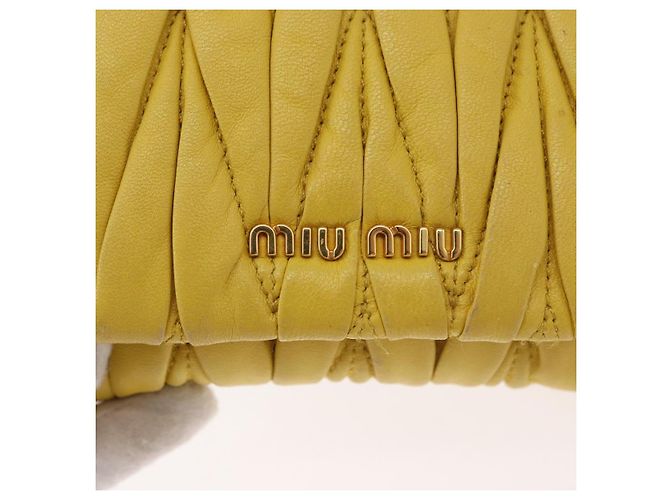 Bolso de hombro de cuero Matelassé Miu Miu con cadena, dorado amarillo, Auth 178934A - vista 17
