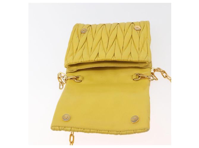Bolso de hombro de cuero Matelassé Miu Miu con cadena, dorado amarillo, Auth 178934A - vista 18