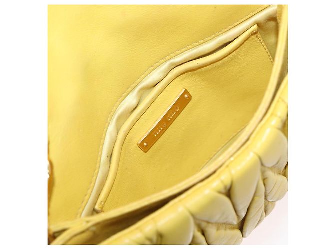 Bolso de hombro de cuero Matelassé Miu Miu con cadena, dorado amarillo, Auth 178934A - vista 19