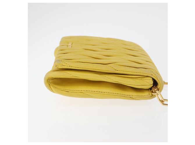 Bolso de hombro de cuero Matelassé Miu Miu con cadena, dorado amarillo, Auth 178934A - vista 3