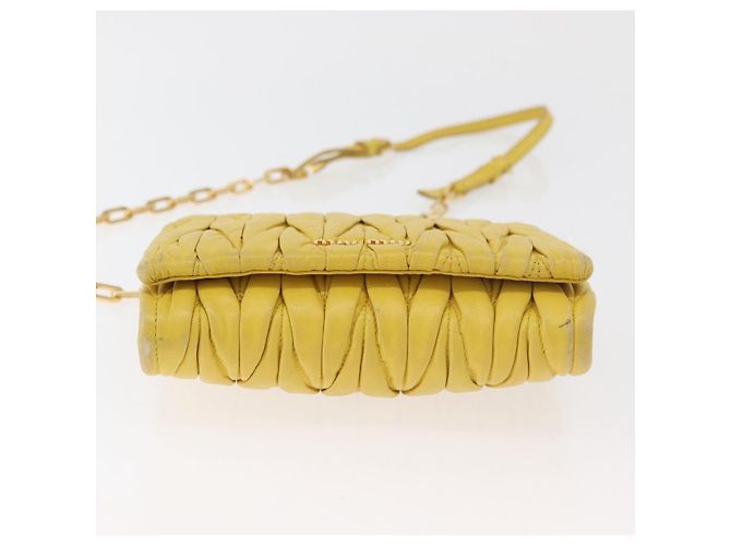 Bolso de hombro de cuero Matelassé Miu Miu con cadena, dorado amarillo, Auth 178934A - vista 5