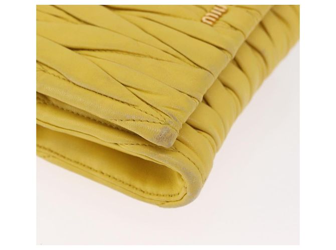 Bolso de hombro de cuero Matelassé Miu Miu con cadena, dorado amarillo, Auth 178934A - vista 9