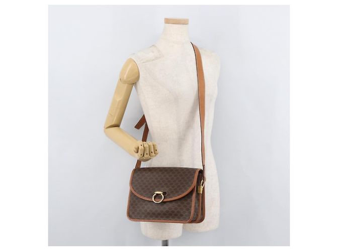 Céline CELINE Macadam Canvas Schultertasche aus PVC-Leder Braun Gold Auth 177673A Golden - Ansicht 26