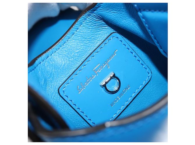 Borsa a mano Gancini in pelle blu argento Auth 177222A di Salvatore Ferragamo - vista 15