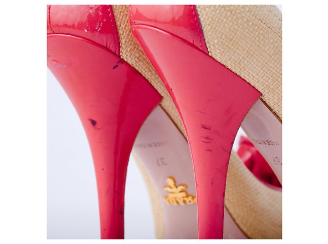 Prada Peeptoe-Pumps aus Raphia und Lackleder Beige - Ansicht 4