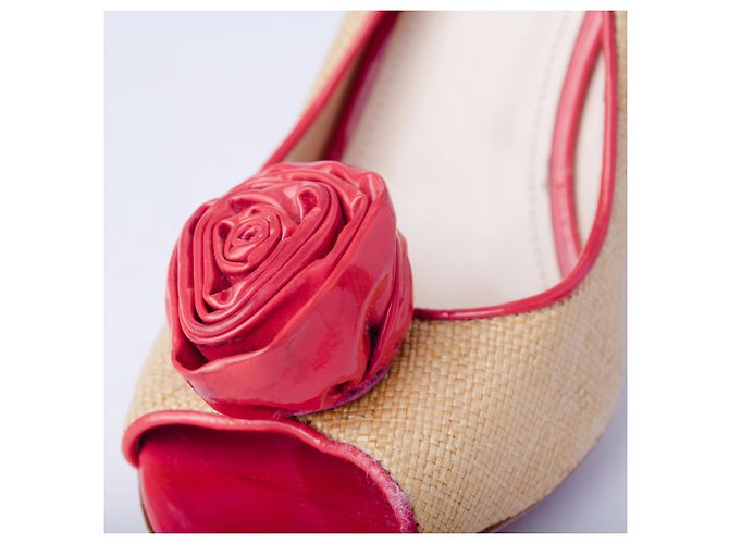Prada Peeptoe-Pumps aus Raphia und Lackleder Beige - Ansicht 5