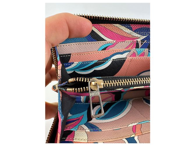 Vintage Emilio Pucci Black Leather Zip-Around Wallet - view 5