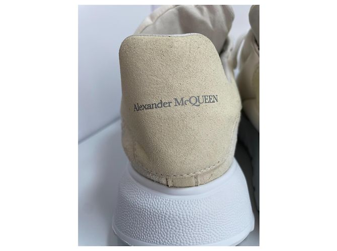 Alexander McQueen Sneakers Puffy in suede - Beige - vista 10