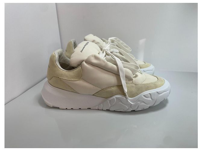 Alexander McQueen Sneakers Puffy in suede - Beige - vista 2