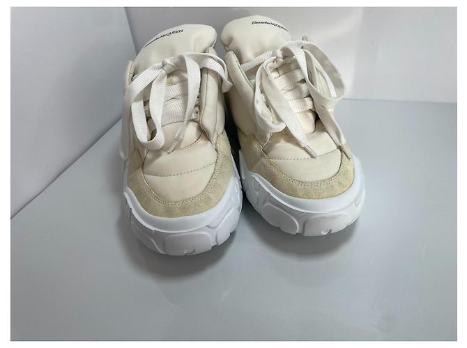 Alexander McQueen Sneakers Puffy in suede - Beige - vista 3